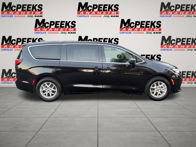 Used 2024 Chrysler Pacifica Touring-L FWD image 6
