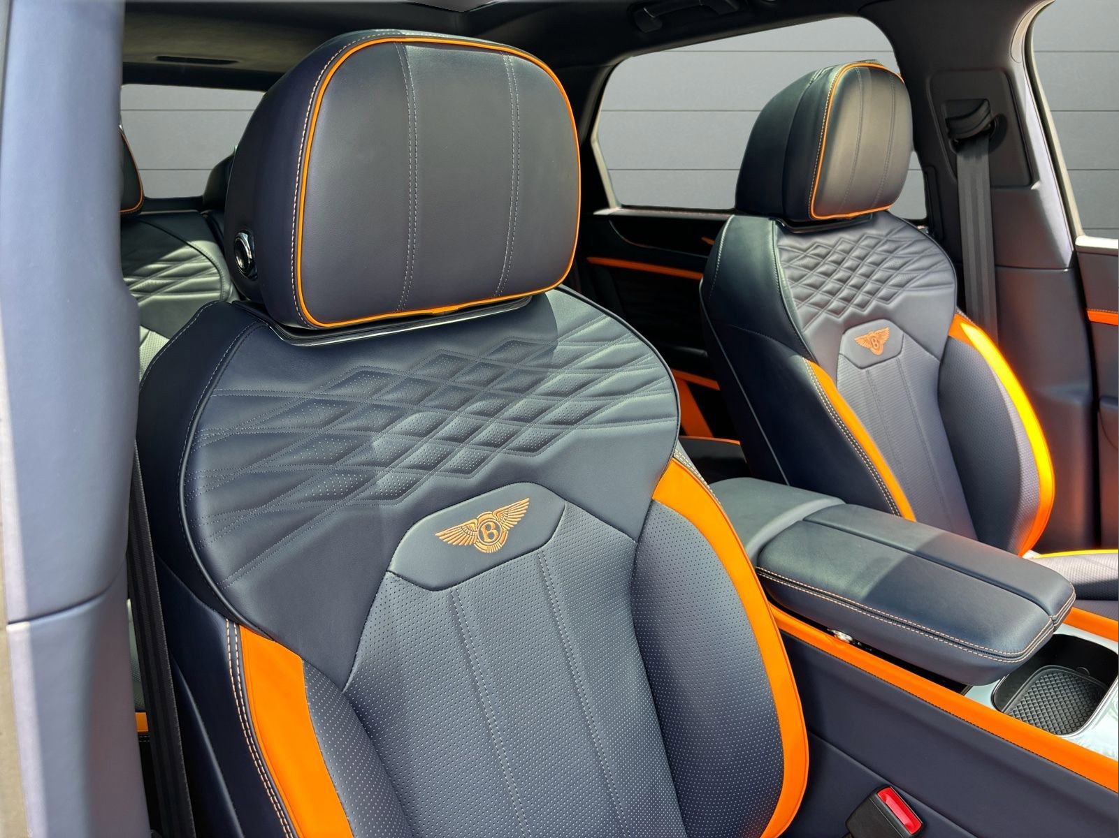 Used 2024 Bentley Bentayga image 41