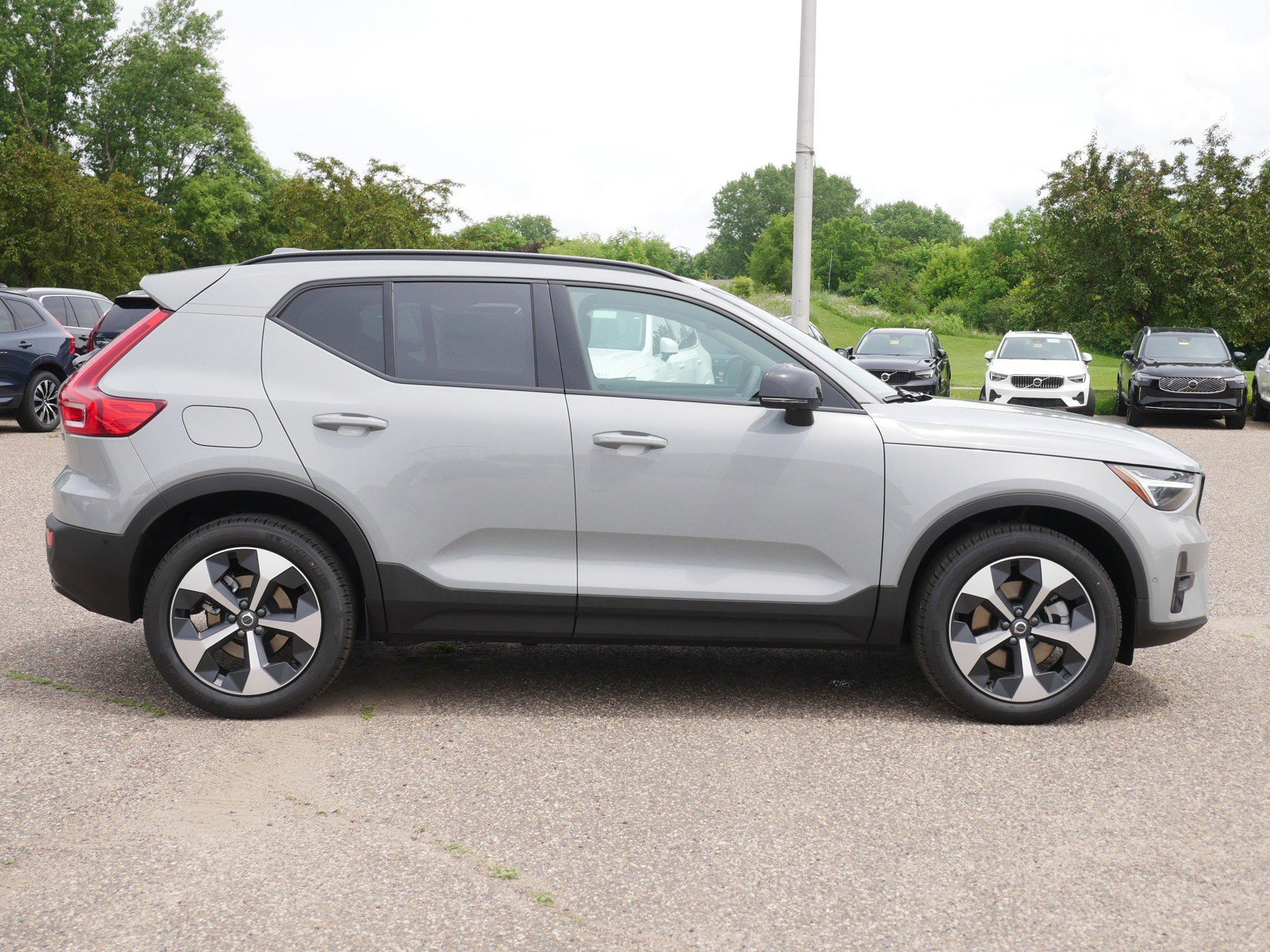 New 2026 Volvo XC40 B5 Plus w/ Protection Package Premier AWD/4WD image 2
