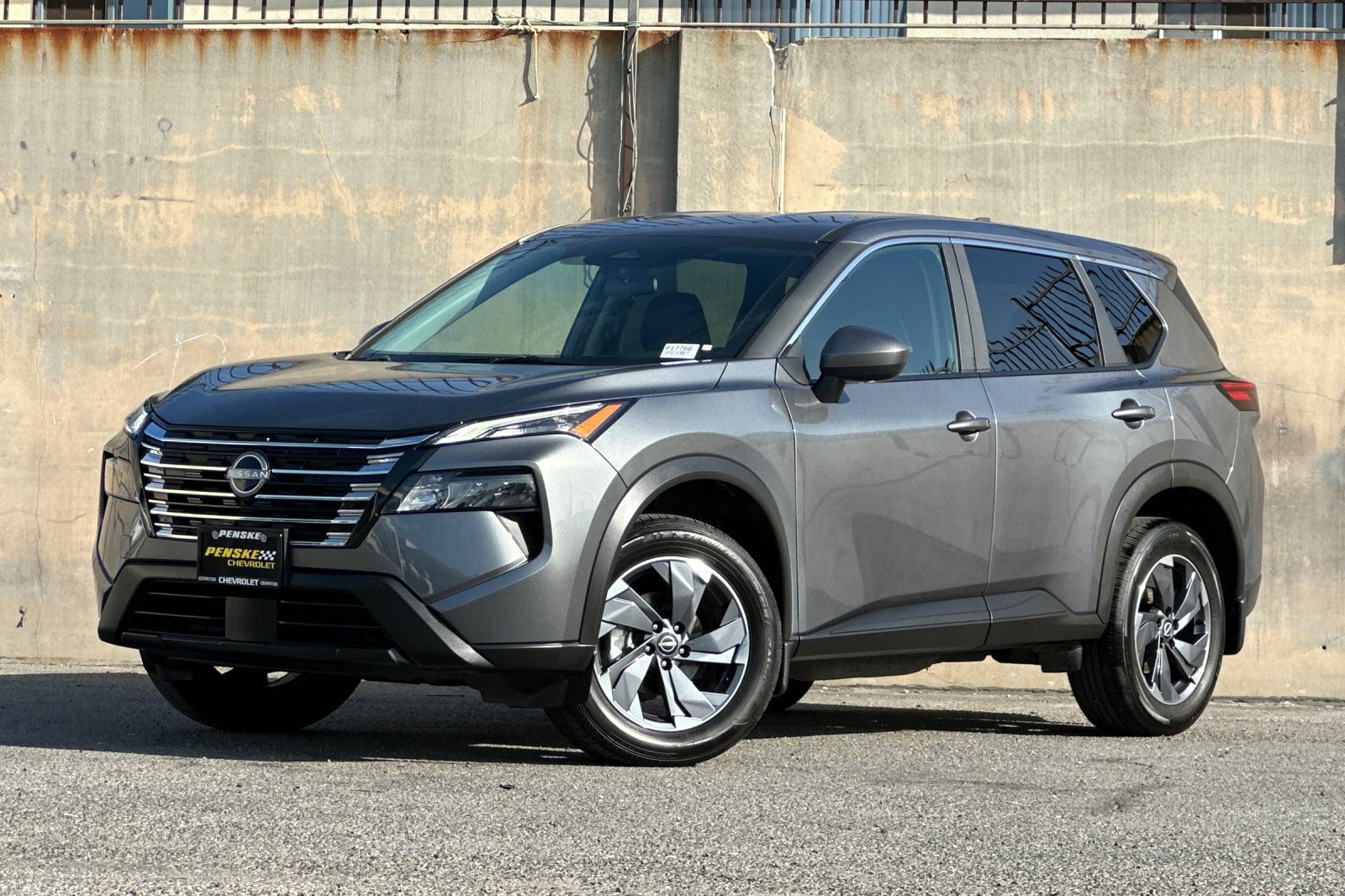 Used 2025 Nissan Rogue SV FWD image 8