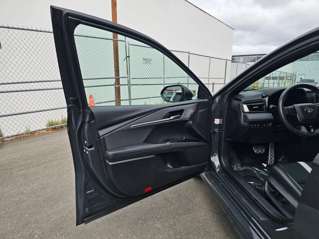 Used 2025 Toyota Camry SE FWD image 18