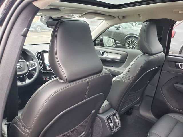 Certified 2023 Volvo XC40 B5 Plus w/ Driver Assist Package AWD/4WD image 27