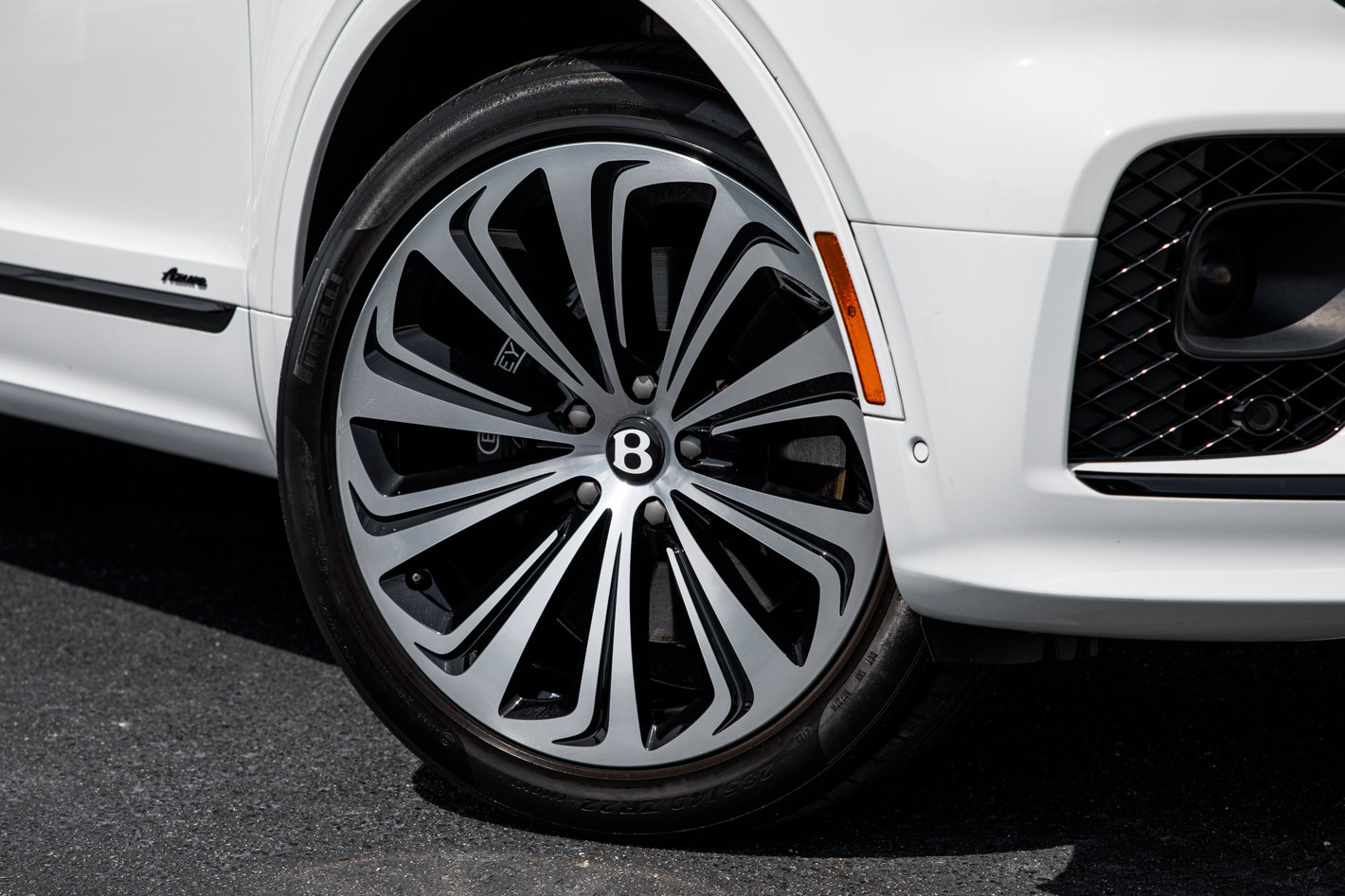 Used 2023 Bentley Bentayga Extended Wheelbase AWD/4WD image 16
