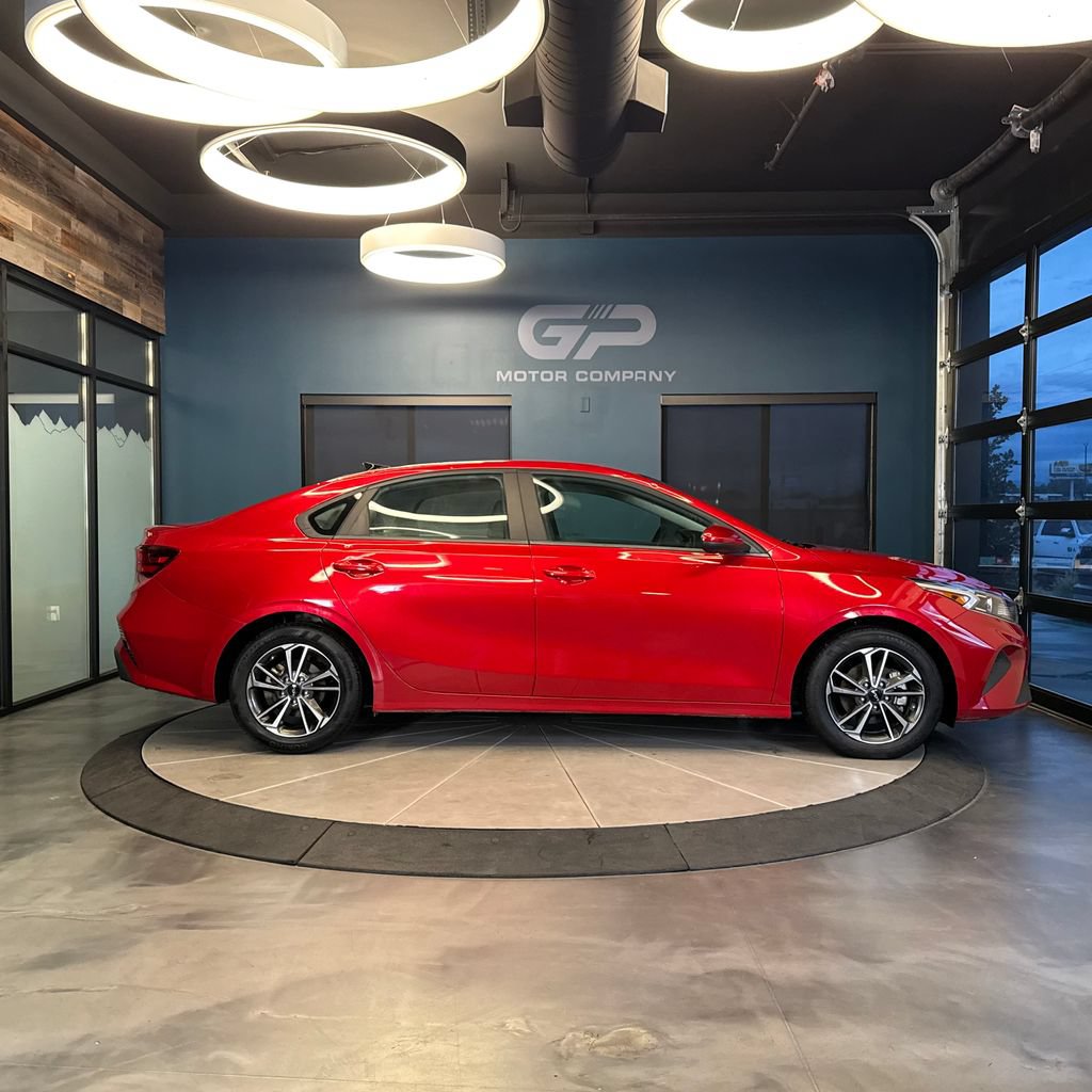 Used 2022 Kia Forte LXS FWD image 2