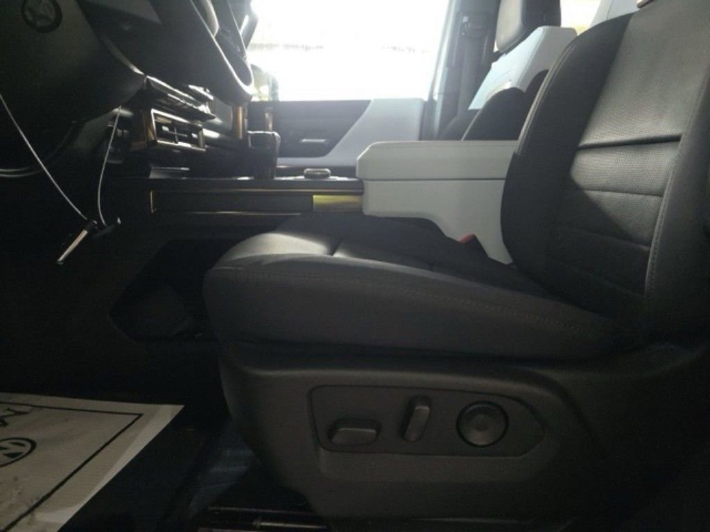 Used 2025 GMC Hummer EV 3X w/ LPO, Sport Package image 9