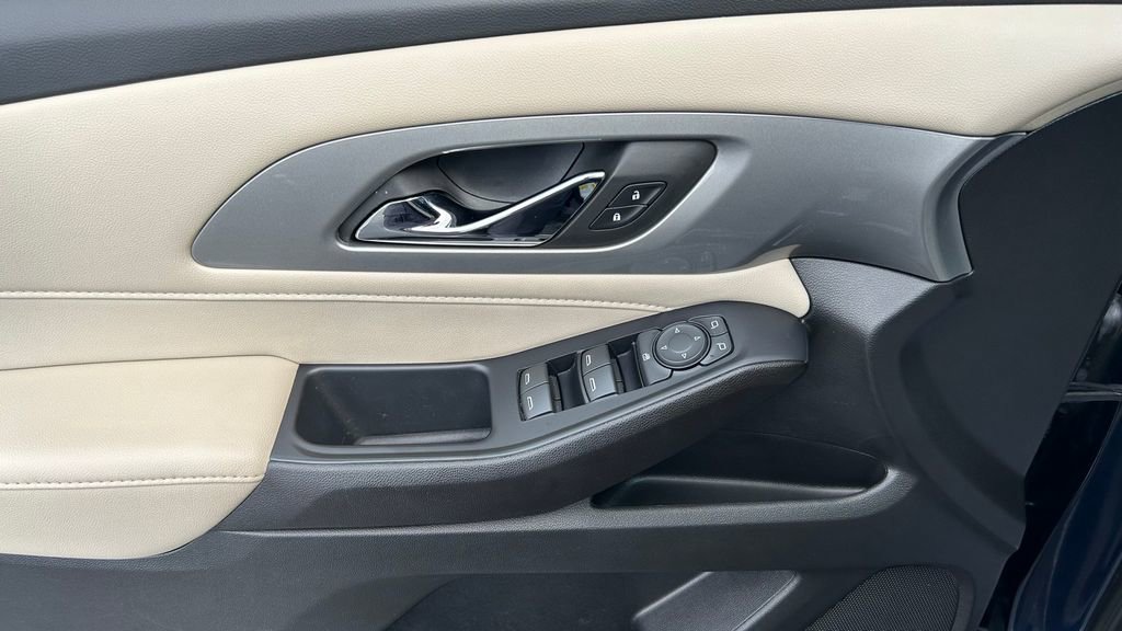 Used 2022 Chevrolet Traverse LS image 23