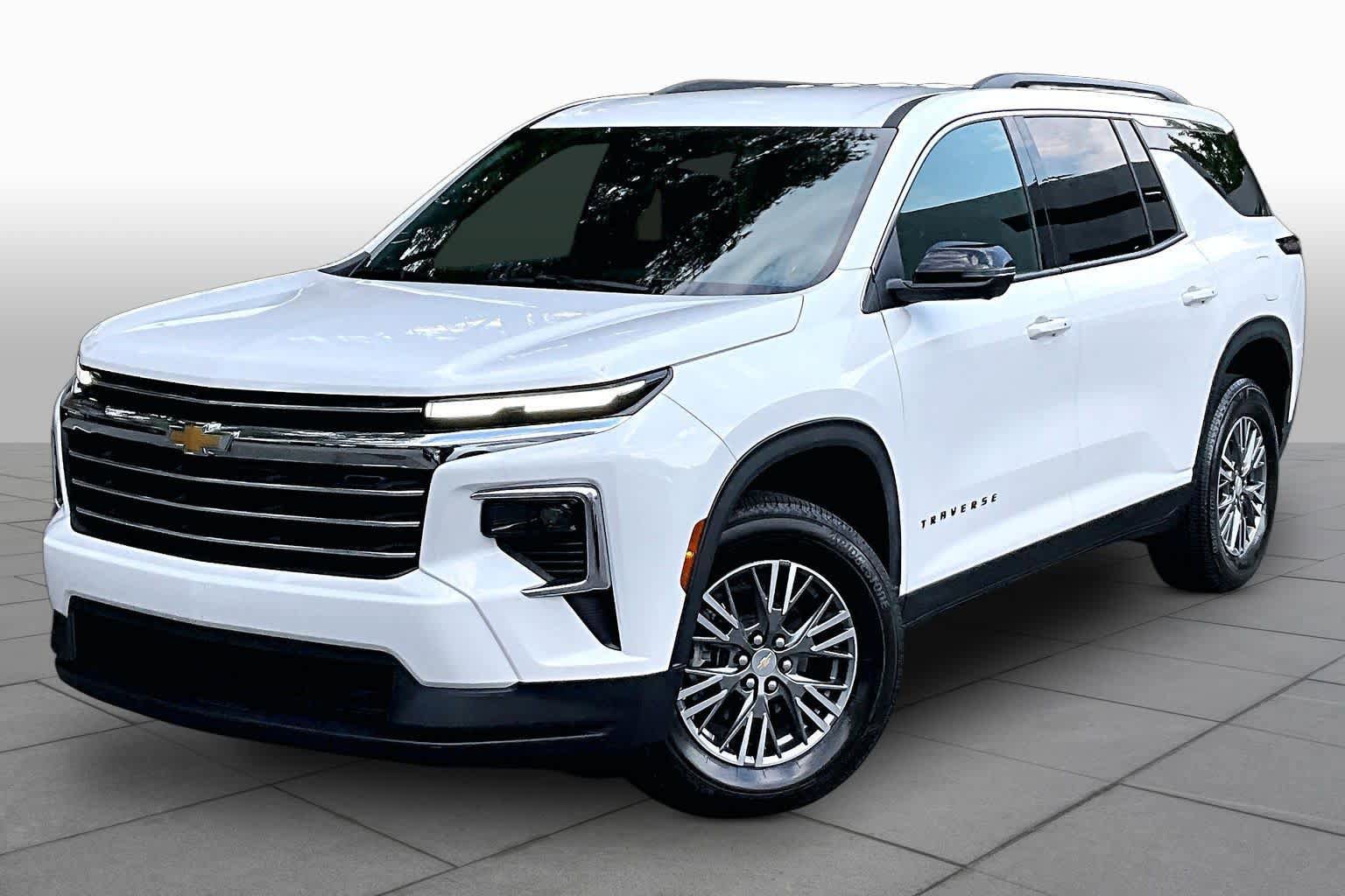 Used 2026 Chevrolet Traverse LT w/ Driver Confidence Package FWD image 1