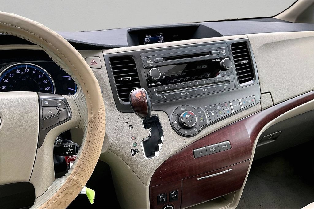 Used 2013 Toyota Sienna XLE FWD image 10