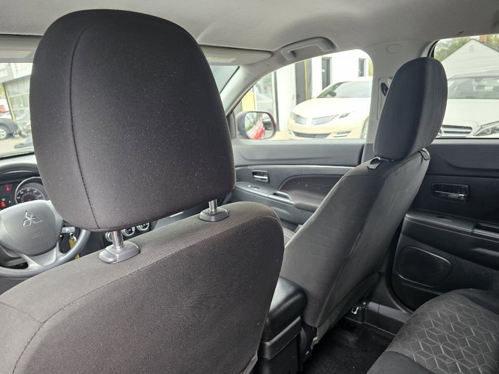 Used 2023 Mitsubishi Outlander Sport SE image 37