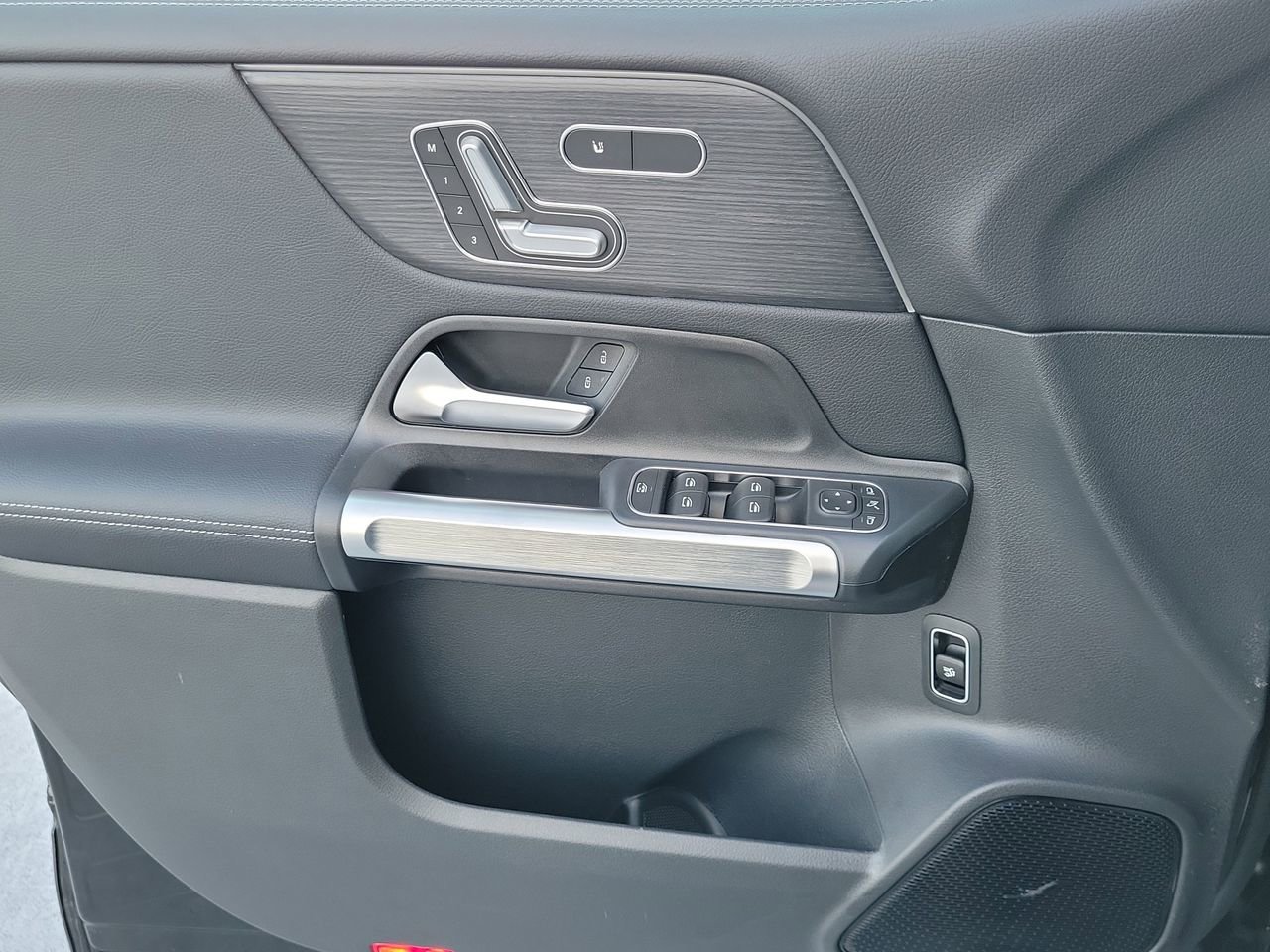 New 2026 Mercedes-Benz GLB 250 image 24