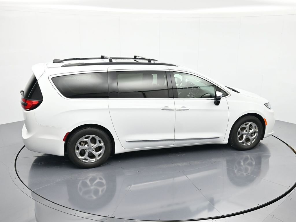 Used 2023 Chrysler Pacifica Limited image 33