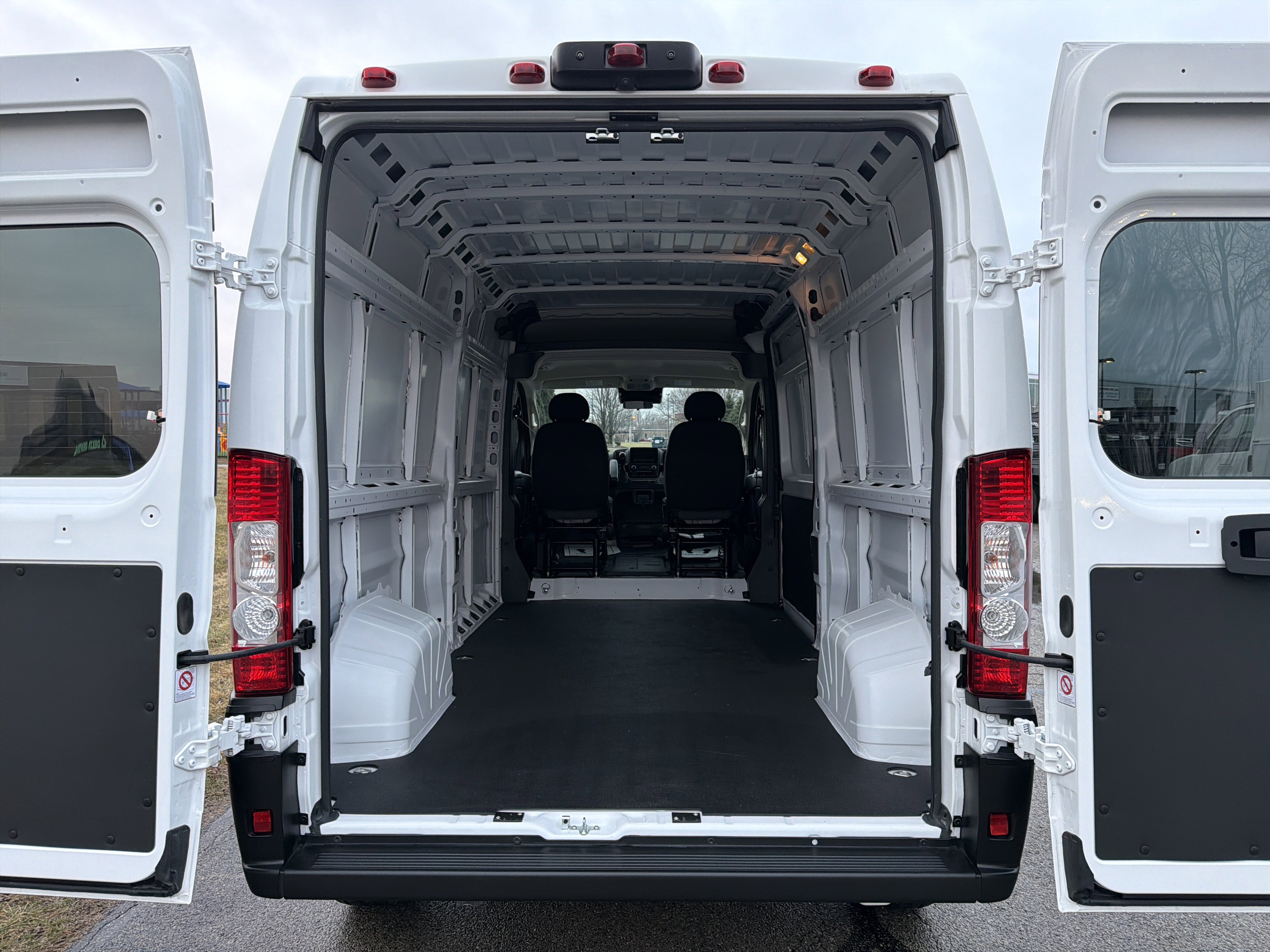Used 2024 RAM ProMaster 2500 image 30