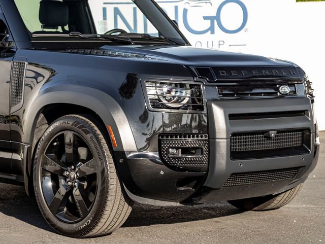 Used 2025 Land Rover Defender 90 X-Dynamic SE image 5