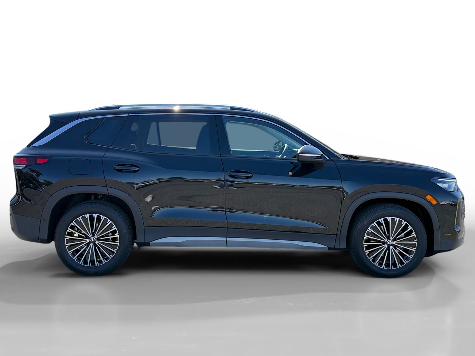 New 2026 Volkswagen Tiguan S FWD image 6