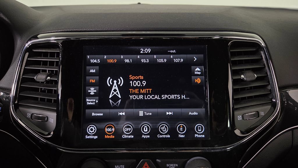Used 2019 Jeep Grand Cherokee Trailhawk w/ Trailhawk Luxury Group AWD/4WD image 23