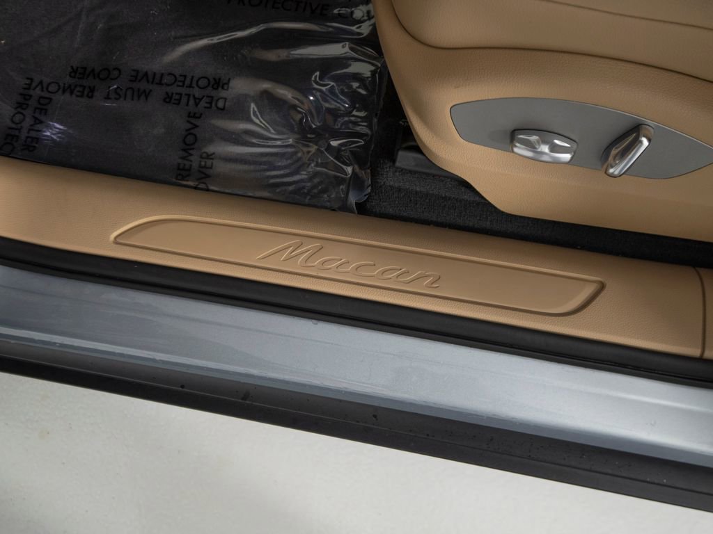 Certified 2025 Porsche Macan image 21