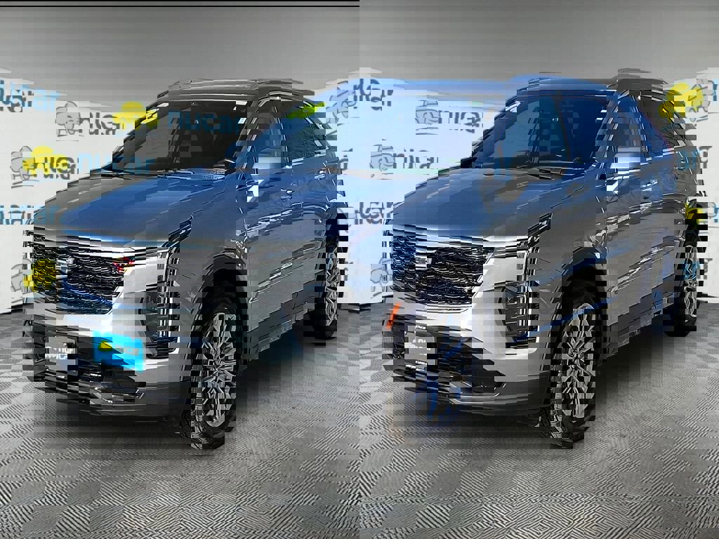 Used 2025 Cadillac XT4 Premium Luxury image 3