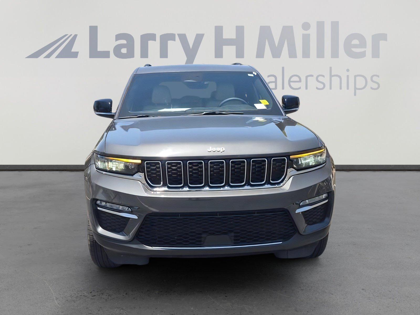 Used 2025 Jeep Grand Cherokee Limited w/ Trailer Tow Package AWD/4WD image 9
