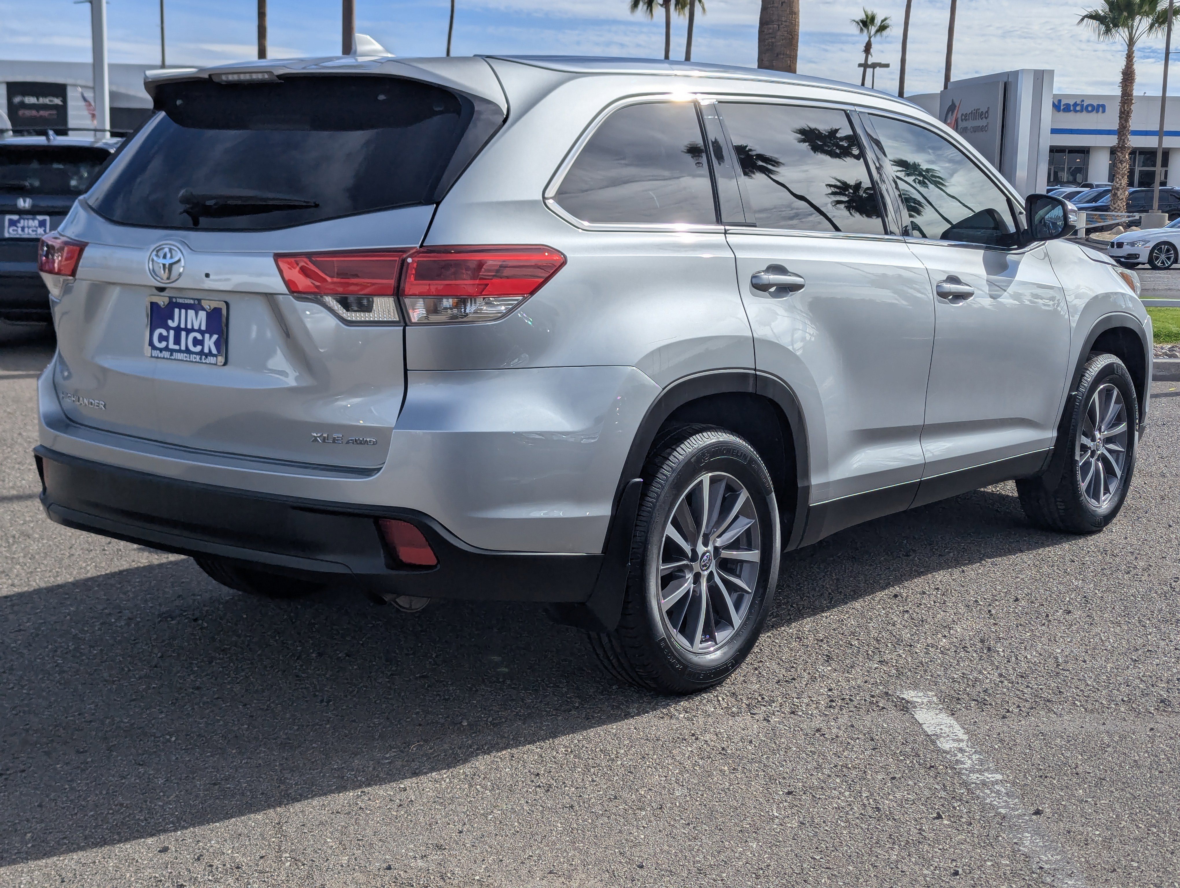 Used 2019 Toyota Highlander XLE image 2
