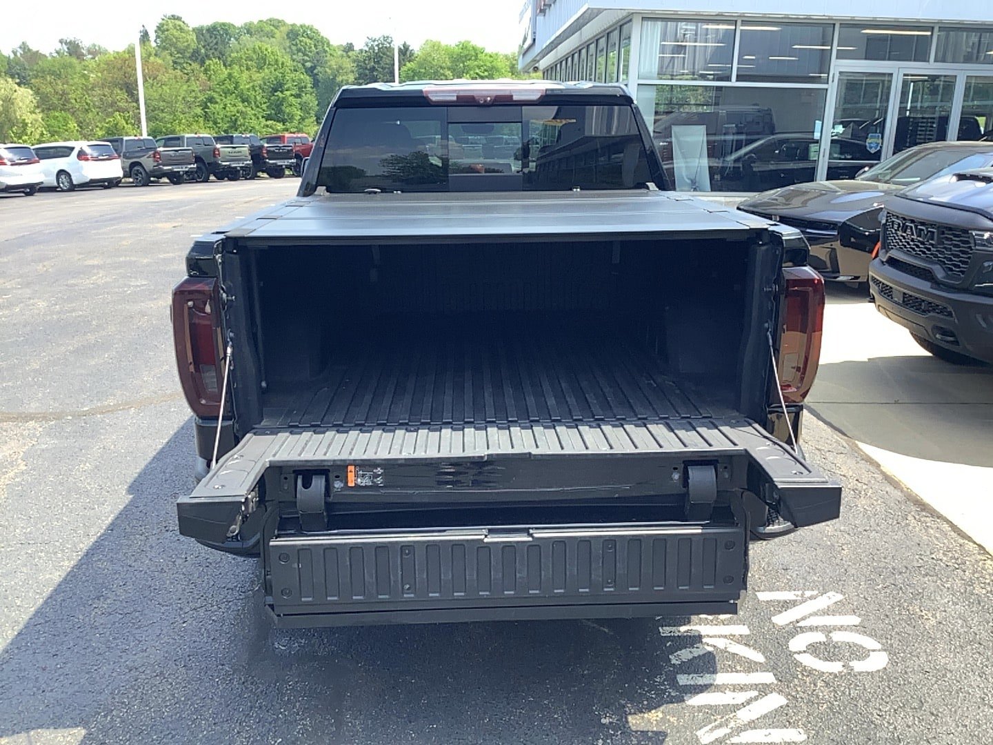 Used 2020 GMC Sierra 1500 Denali w/ Denali Ultimate Package AWD/4WD image 5