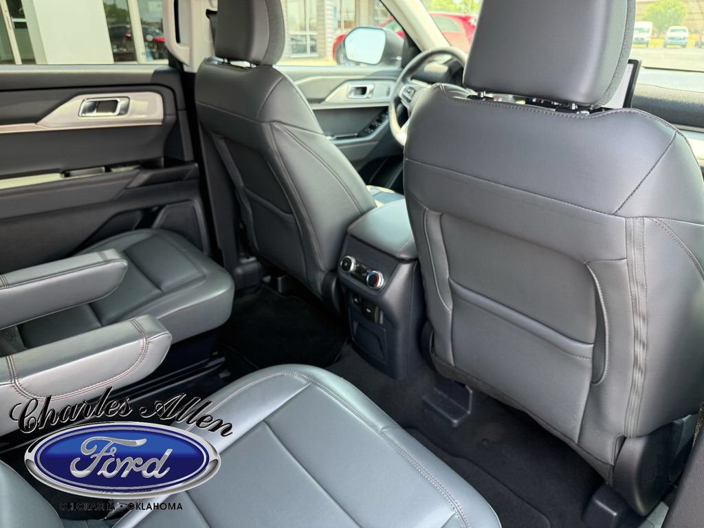 Used 2025 Ford Explorer Active w/ Active Comfort Package RWD image 16
