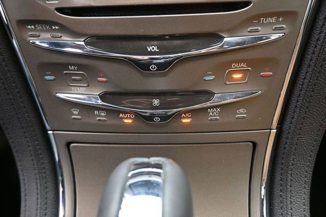 Used 2013 Lincoln MKX FWD image 3