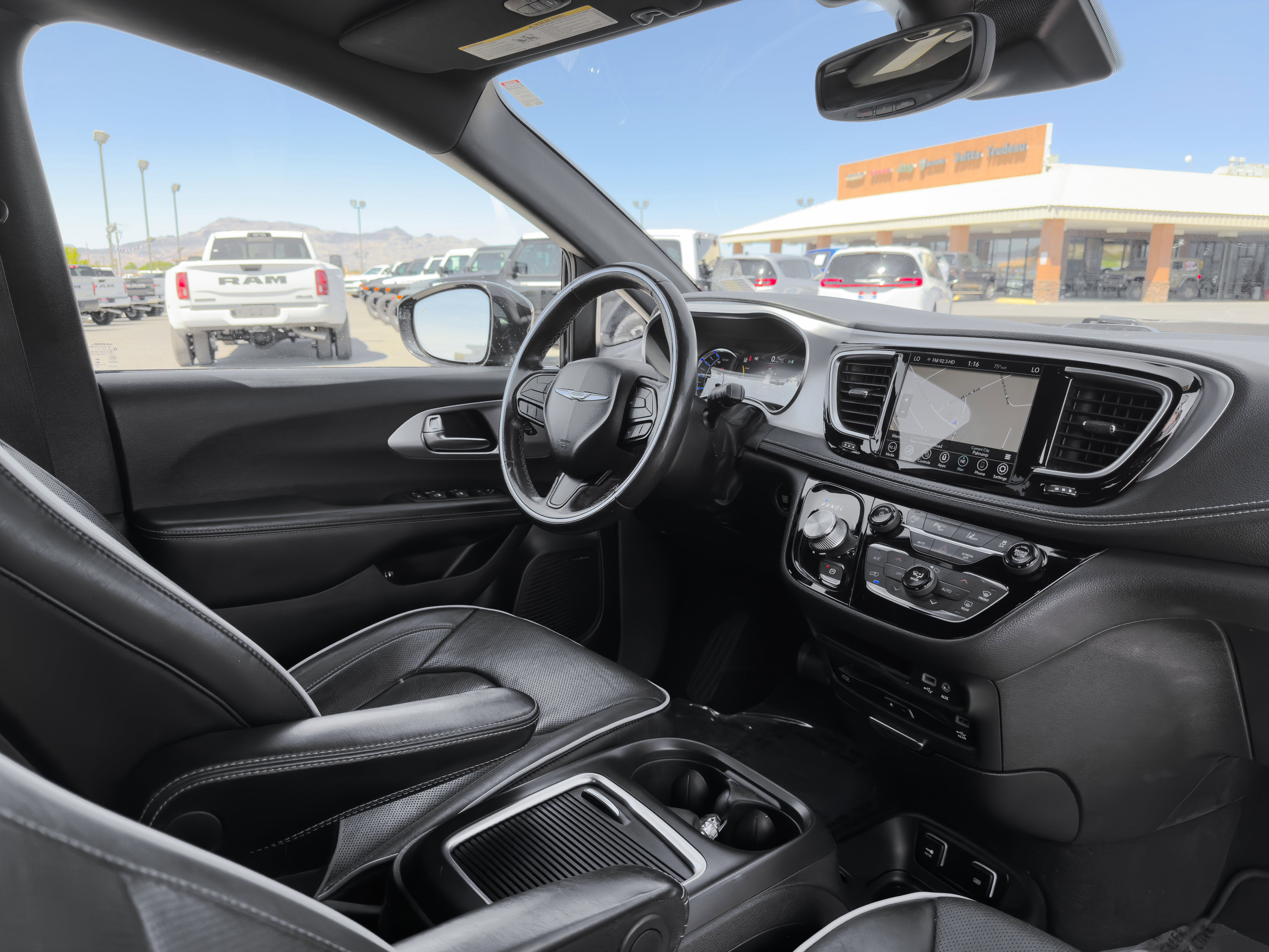 Used 2020 Chrysler Pacifica Limited w/ Advanced Safetytec Group FWD image 9