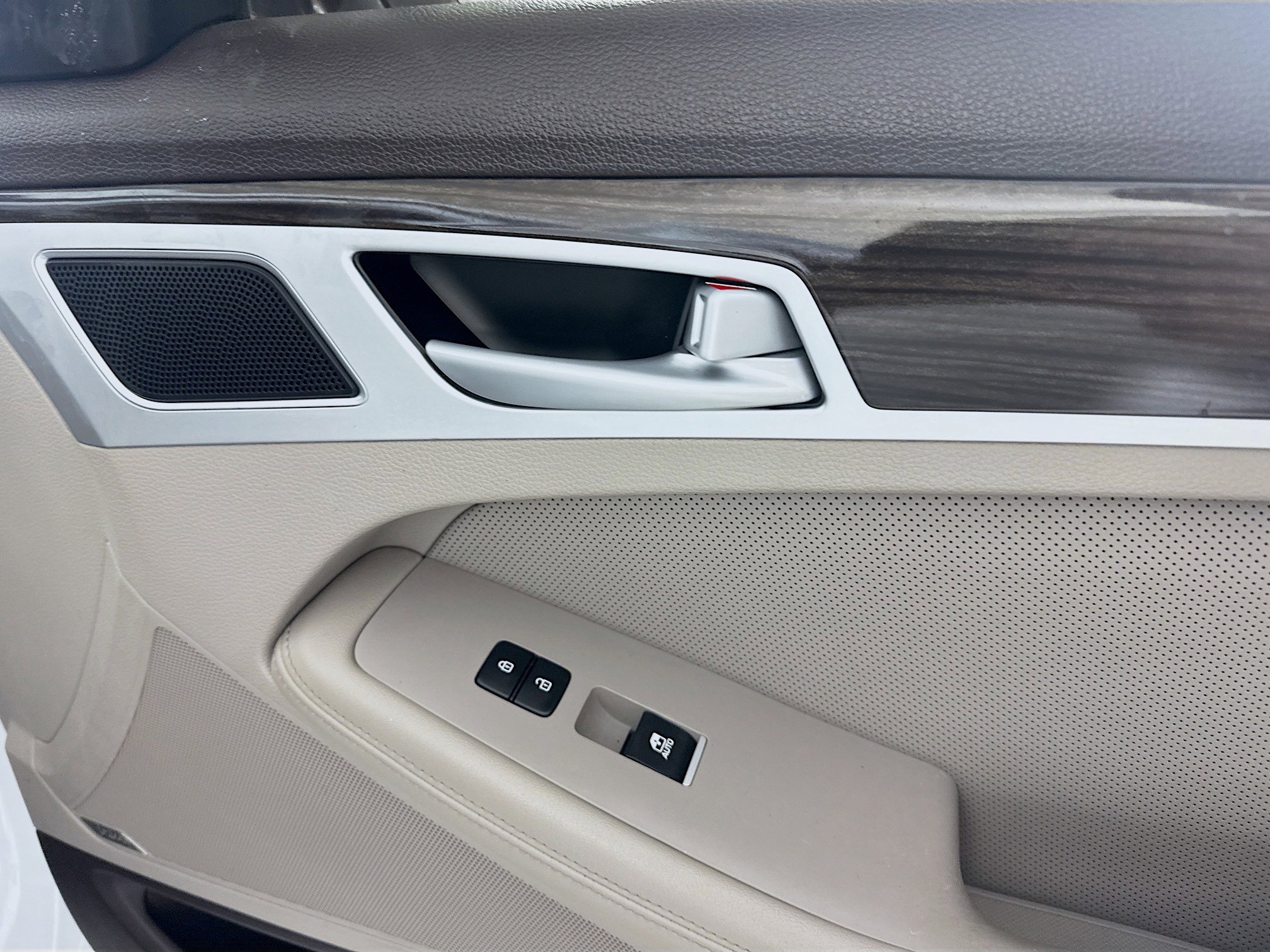 Used 2016 Hyundai Genesis 3.8 w/ Option Group 02 RWD image 31