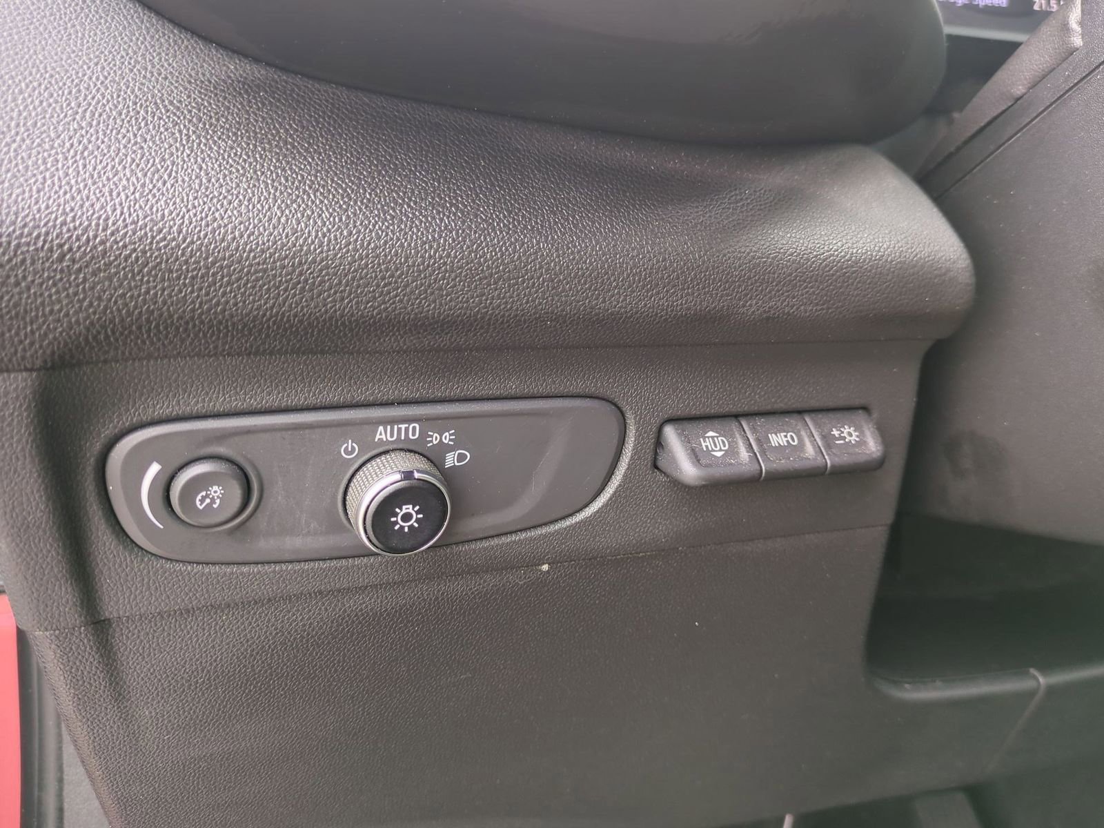 Certified 2023 Buick Envision Avenir image 18