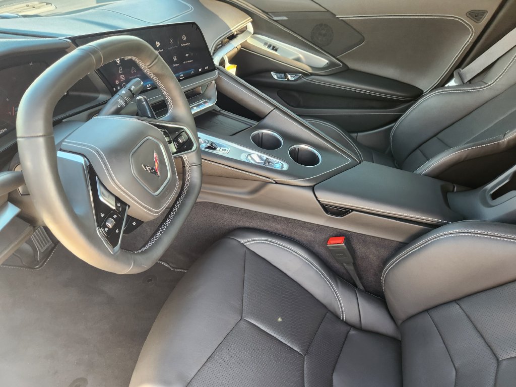 Used 2026 Chevrolet Corvette Stingray Coupe RWD image 25
