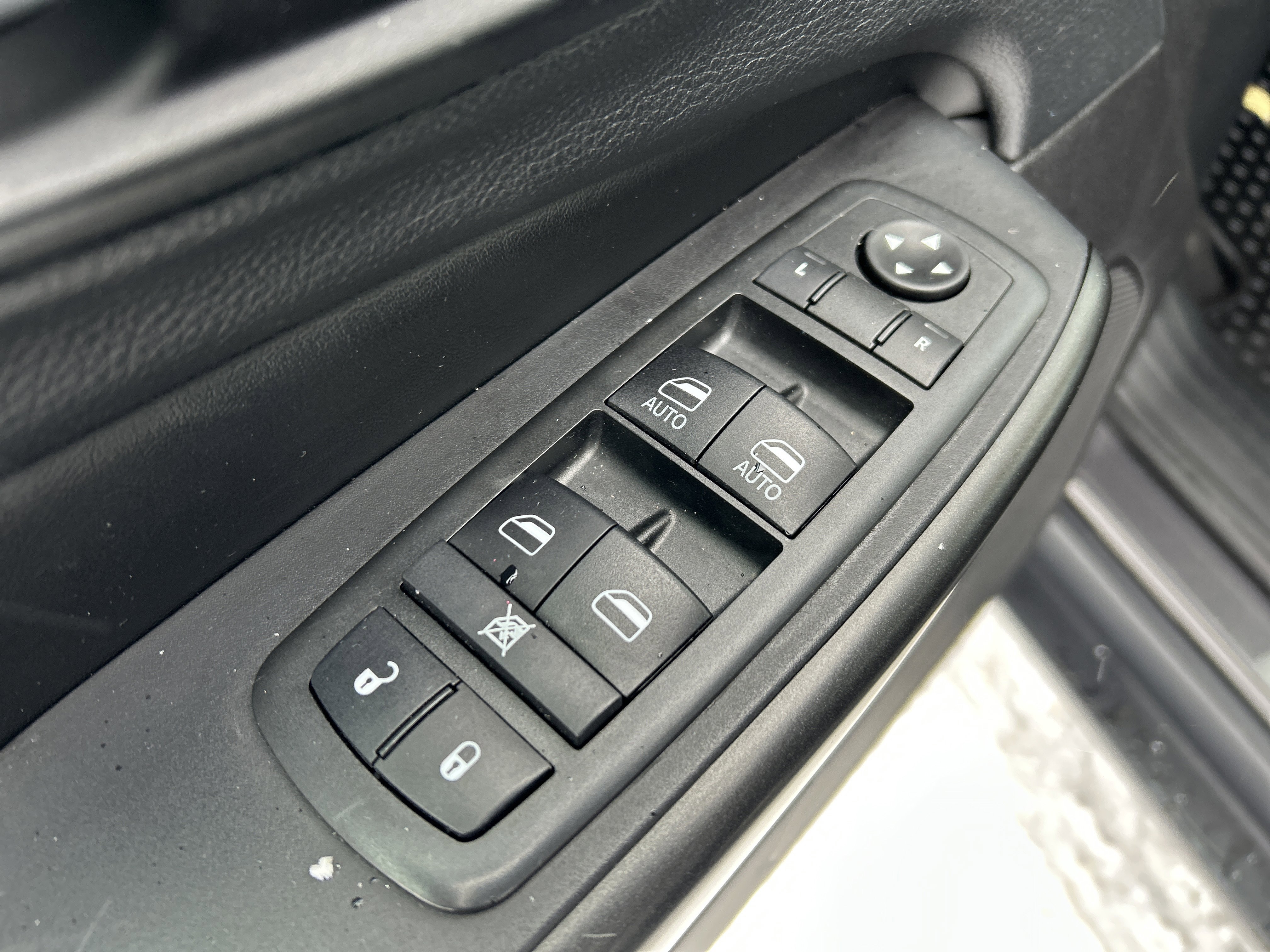 Used 2020 Jeep Cherokee Trailhawk w/ Comfort & Convenience Group image 15