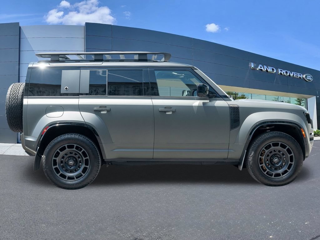 Used 2025 Land Rover Defender 110 AWD/4WD image 8