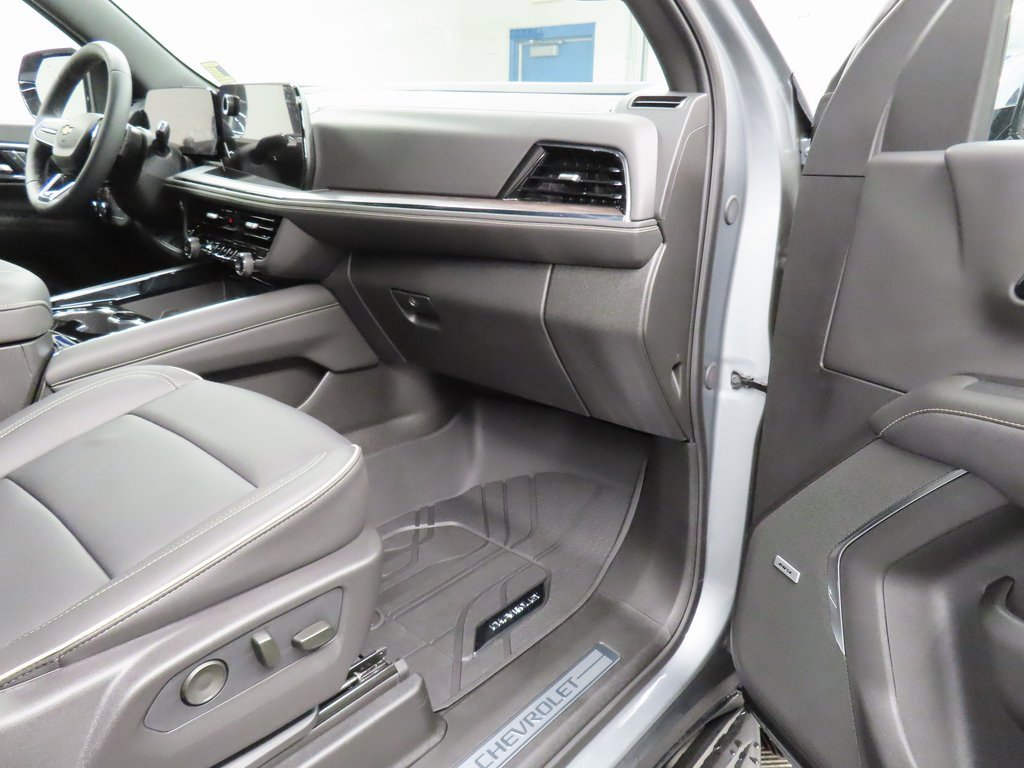Used 2025 Chevrolet Suburban Premier image 33