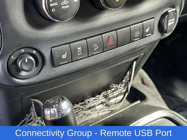 Used 2017 Jeep Wrangler Sahara w/ Connectivity Group AWD/4WD image 8