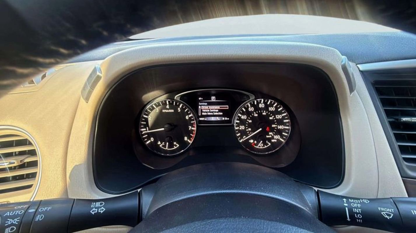 Used 2018 Nissan Pathfinder Platinum w/ Cargo Package image 12