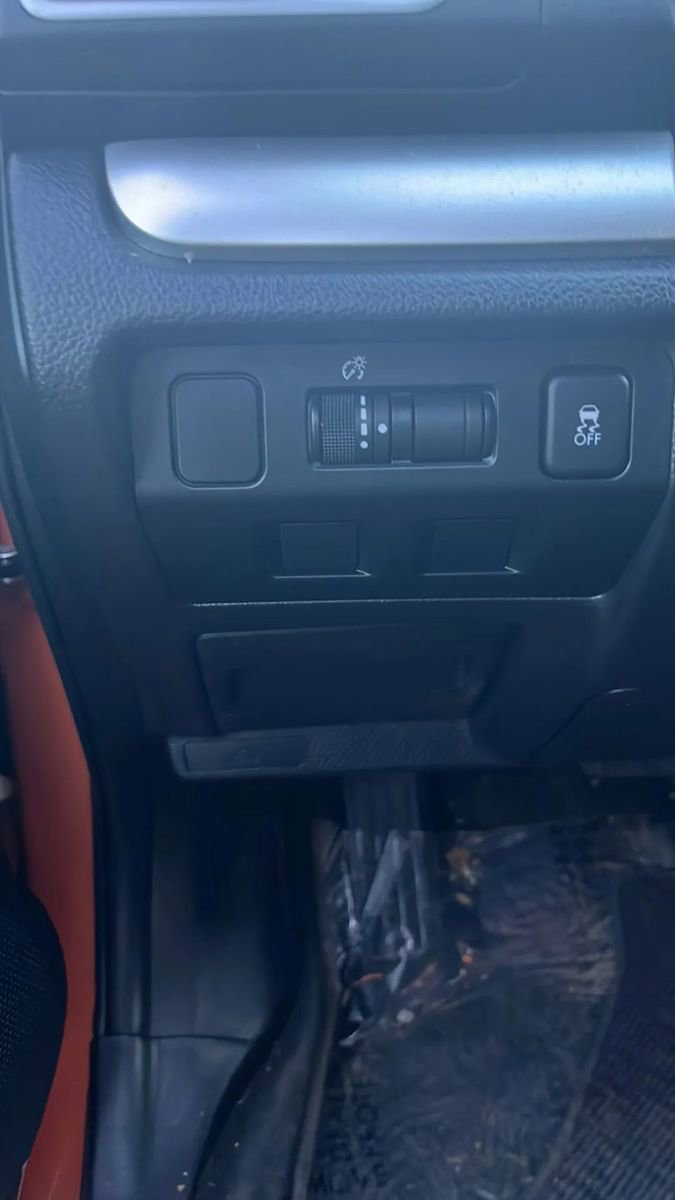 Used 2015 Subaru Crosstrek 2.0i Premium w/ Moonroof Package image 25