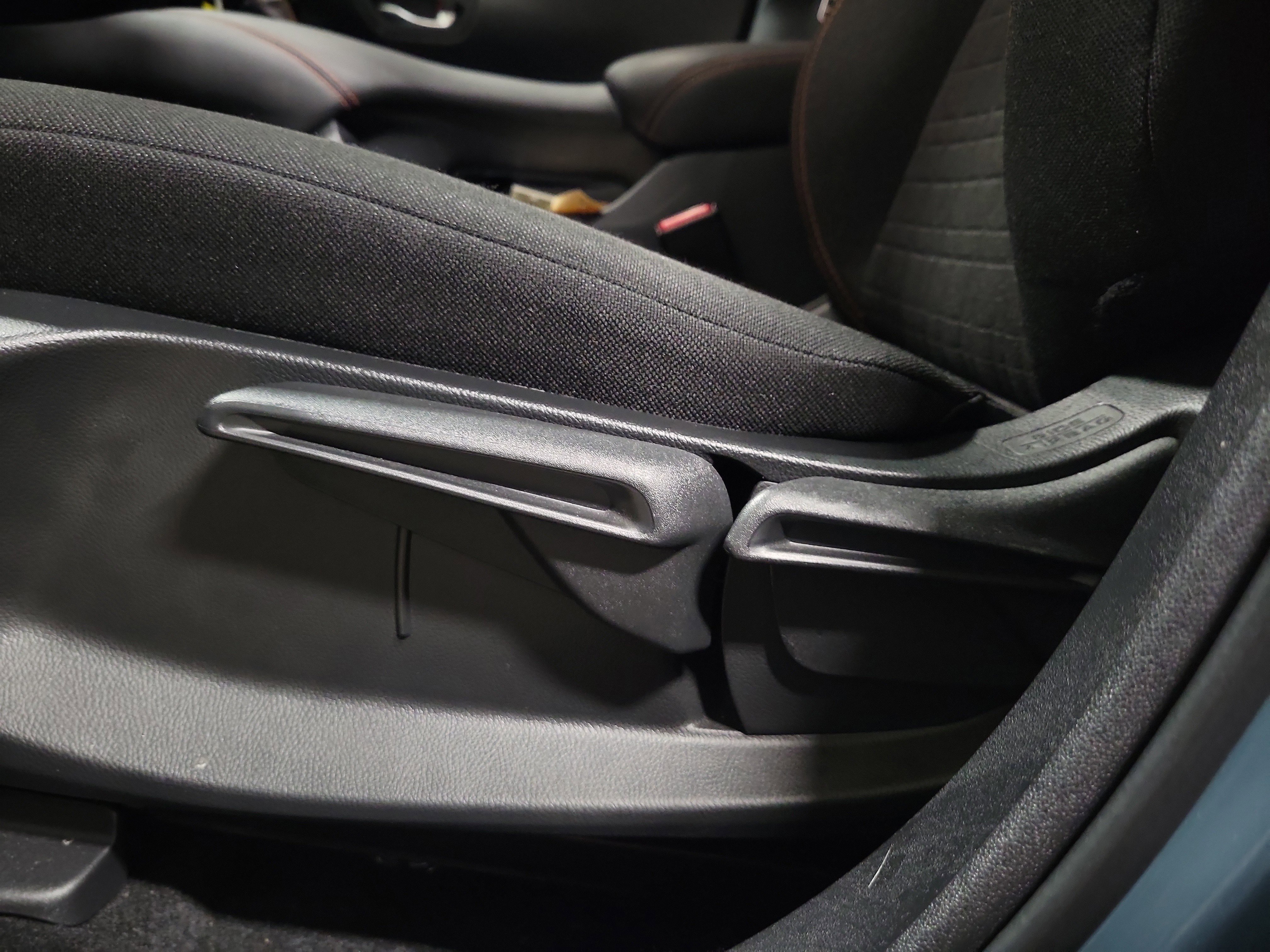 Certified 2025 Honda HR-V Sport image 19