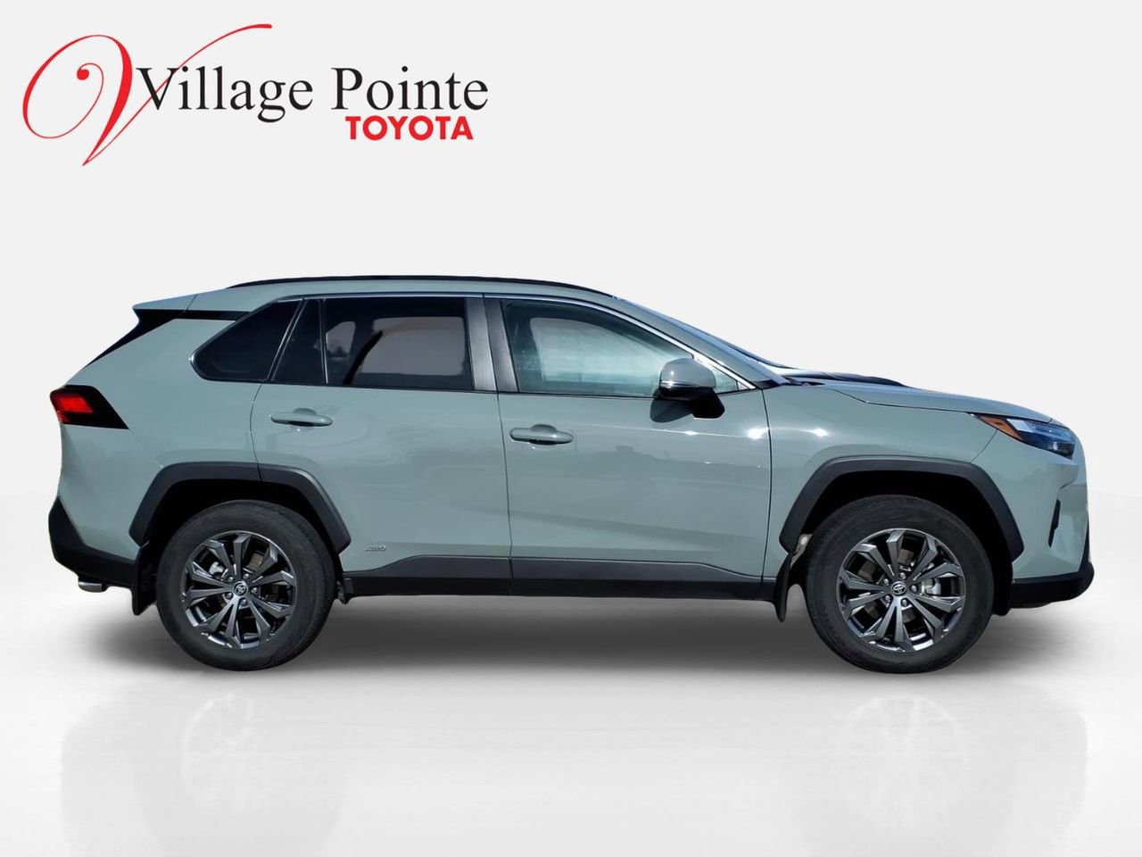 Used 2022 Toyota RAV4 XLE Premium image 4