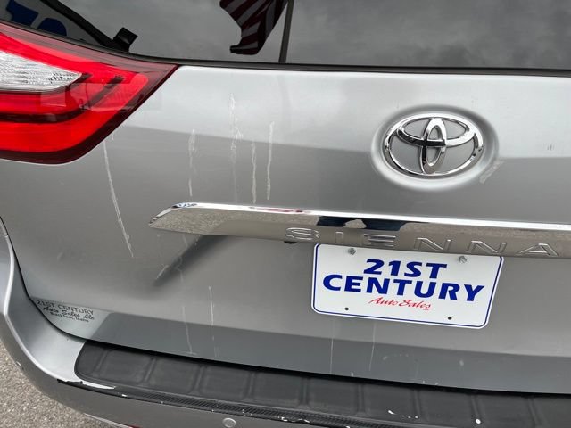Used 2017 Toyota Sienna Limited FWD image 12