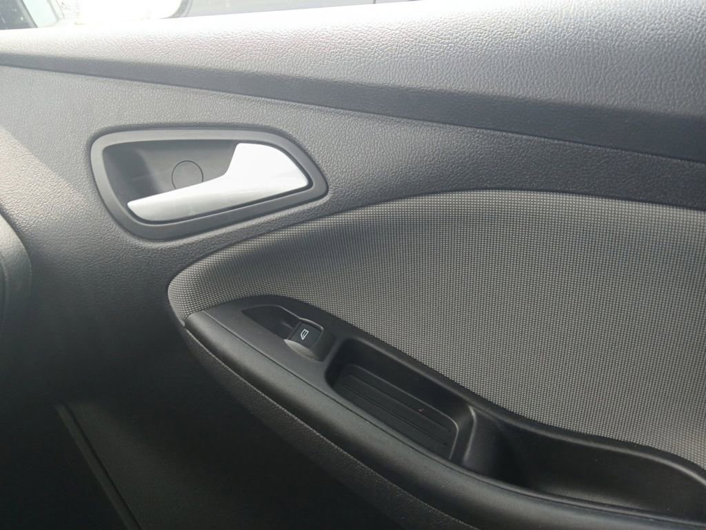 Used 2014 Ford Focus SE FWD image 10
