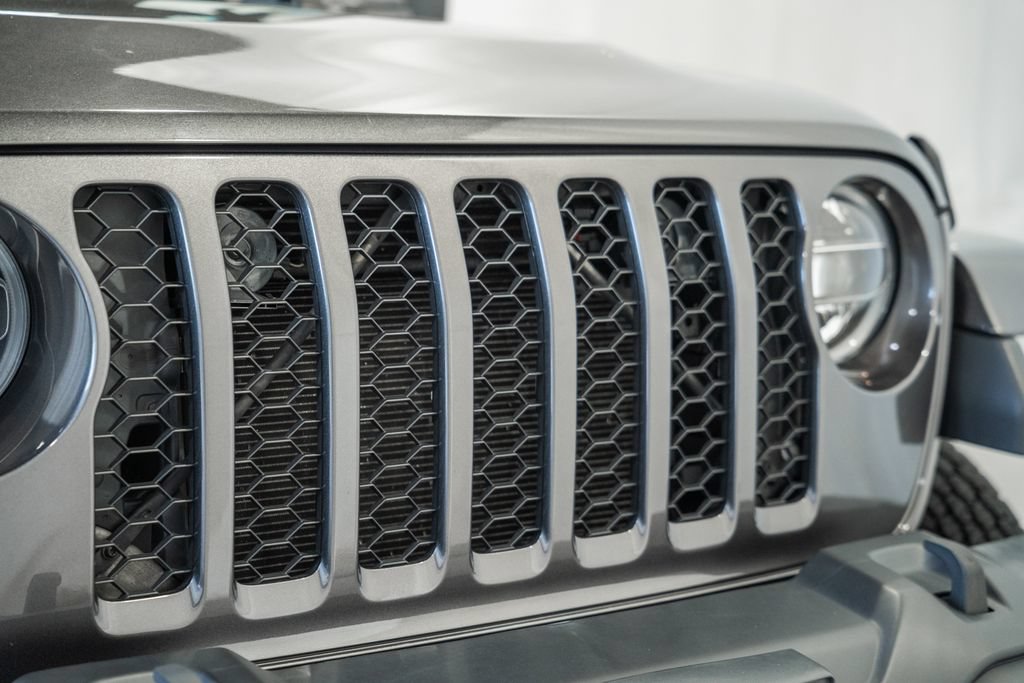 Certified 2022 Jeep Gladiator Sport AWD/4WD image 9