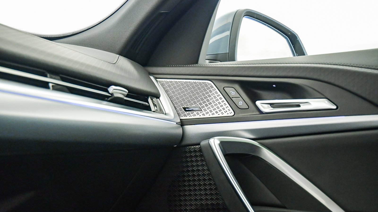 Used 2025 BMW X2 xDrive28i w/ Premium Package image 24