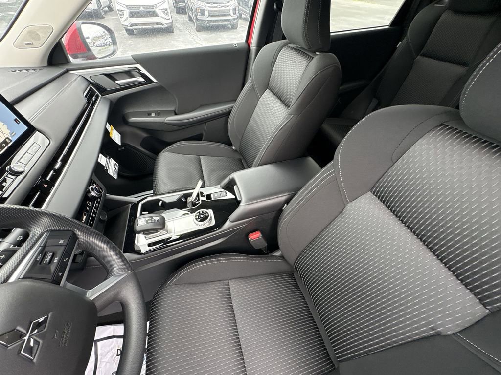 New 2026 Mitsubishi Outlander ES image 21