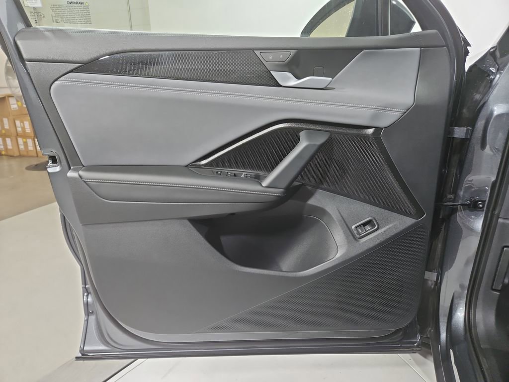 New 2026 Volkswagen Tiguan SE R-Line image 10