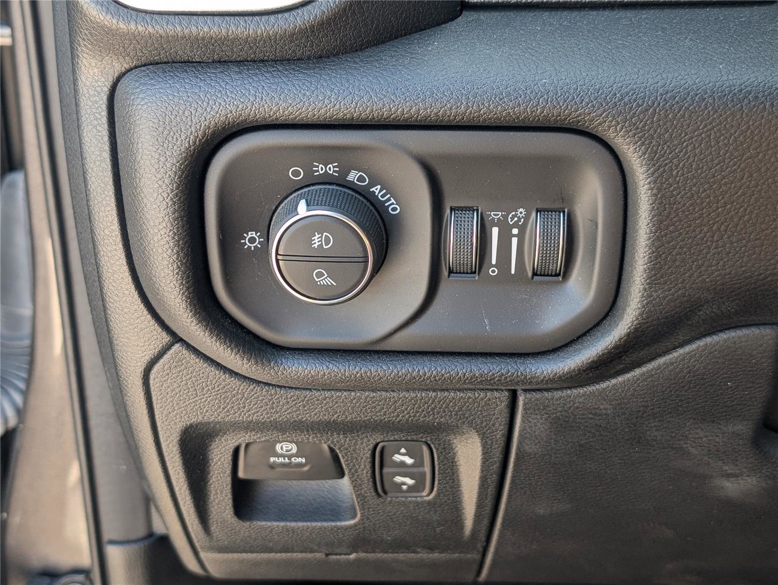 Used 2023 RAM 1500 Laramie AWD/4WD image 22