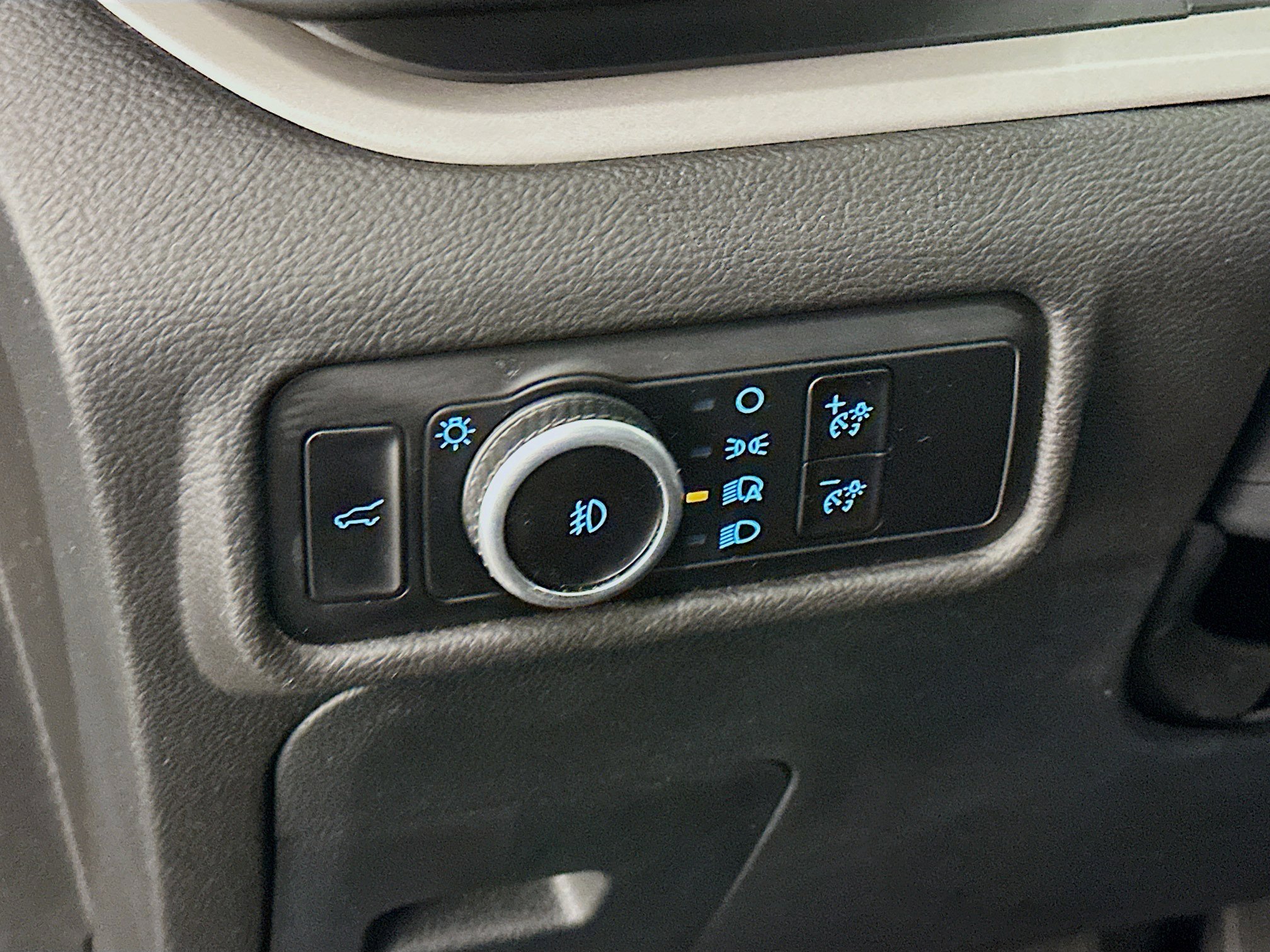 Used 2023 Ford Explorer XLT w/ Equipment Group 202A image 17