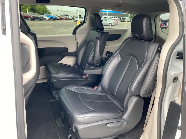 Used 2024 Chrysler Pacifica Limited FWD image 17