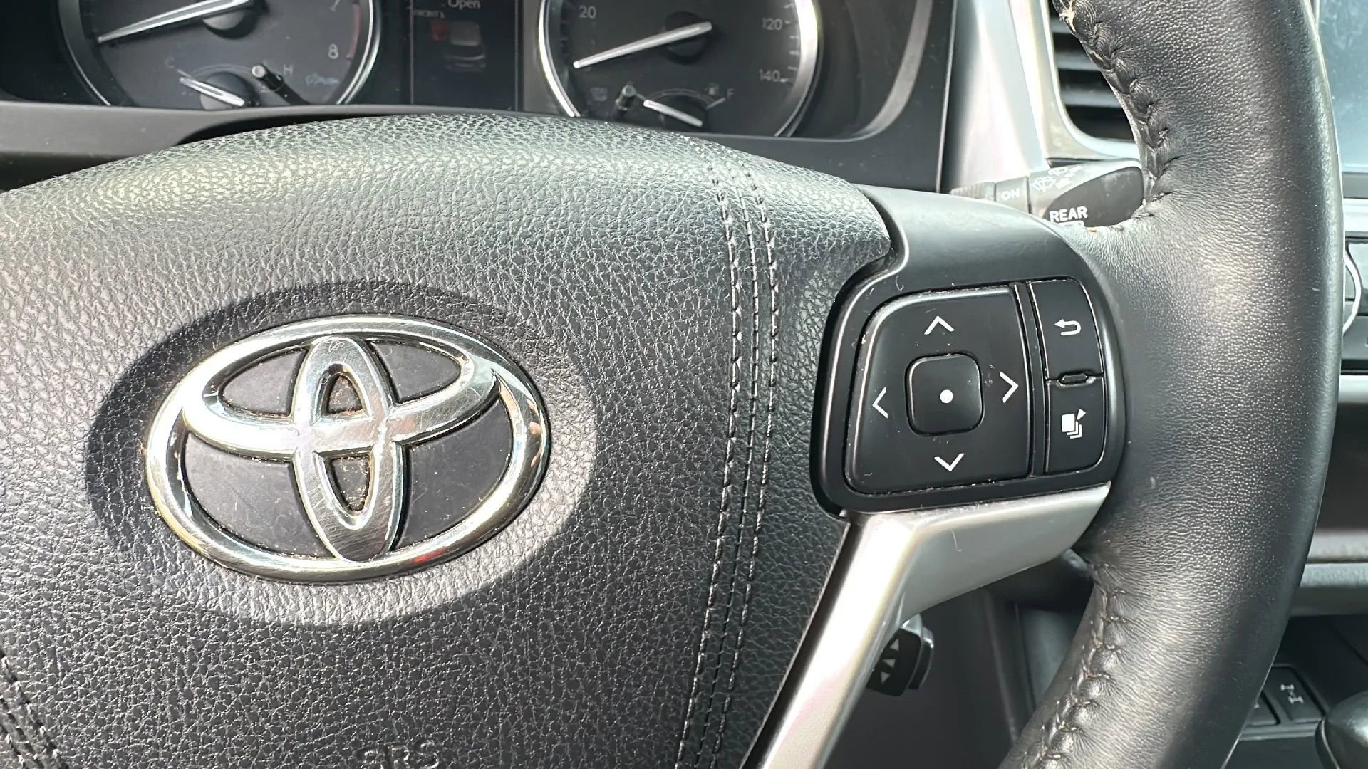 Used 2016 Toyota Highlander Limited image 34