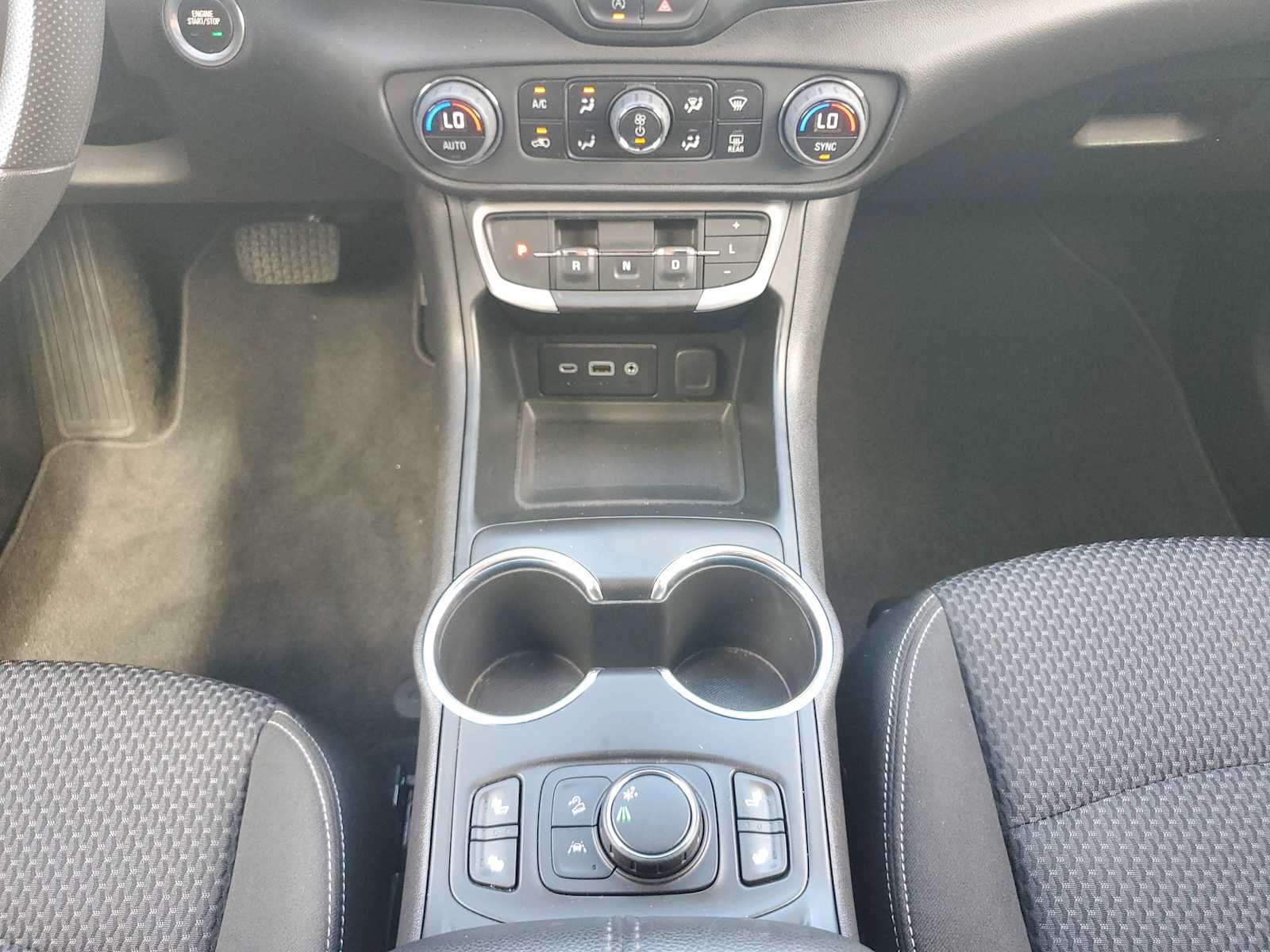 Used 2023 GMC Terrain SLE w/ Driver Convenience Package FWD image 18