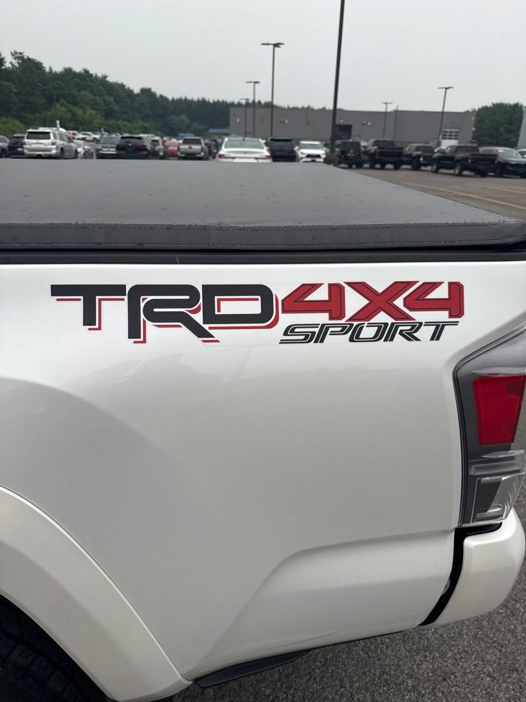 Used 2022 Toyota Tacoma TRD Sport w/ Technology Package AWD/4WD image 9